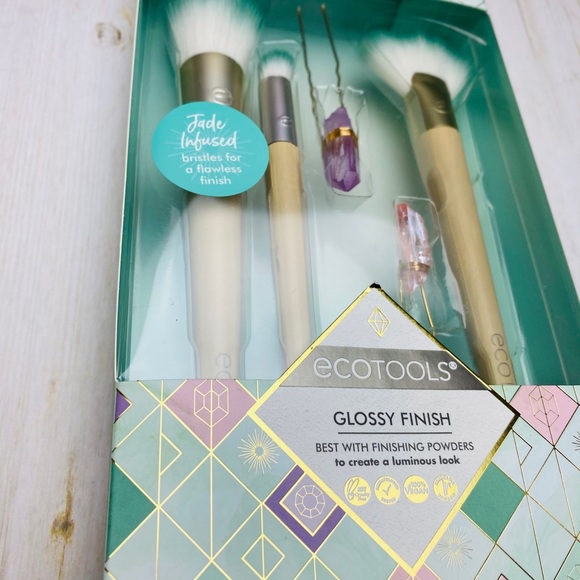 🔥🔥🔥EcoTool’s 3 brushes + two Crystal Hair Pins 💎 - Picture 6 of 7